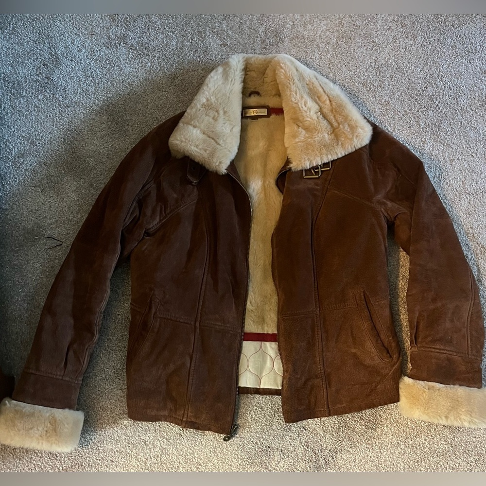 BEAUTIFUL new without tags WILSON LEATHER brown jacket.  Size M